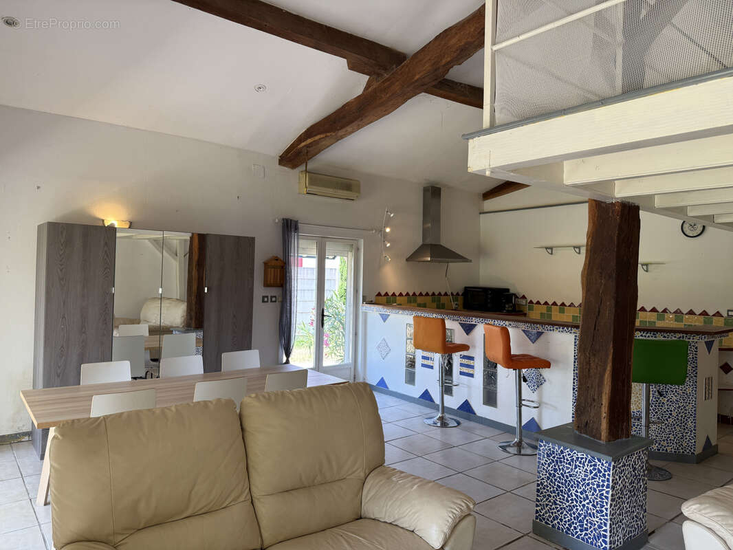 Maison à LA ROCHE-CHALAIS