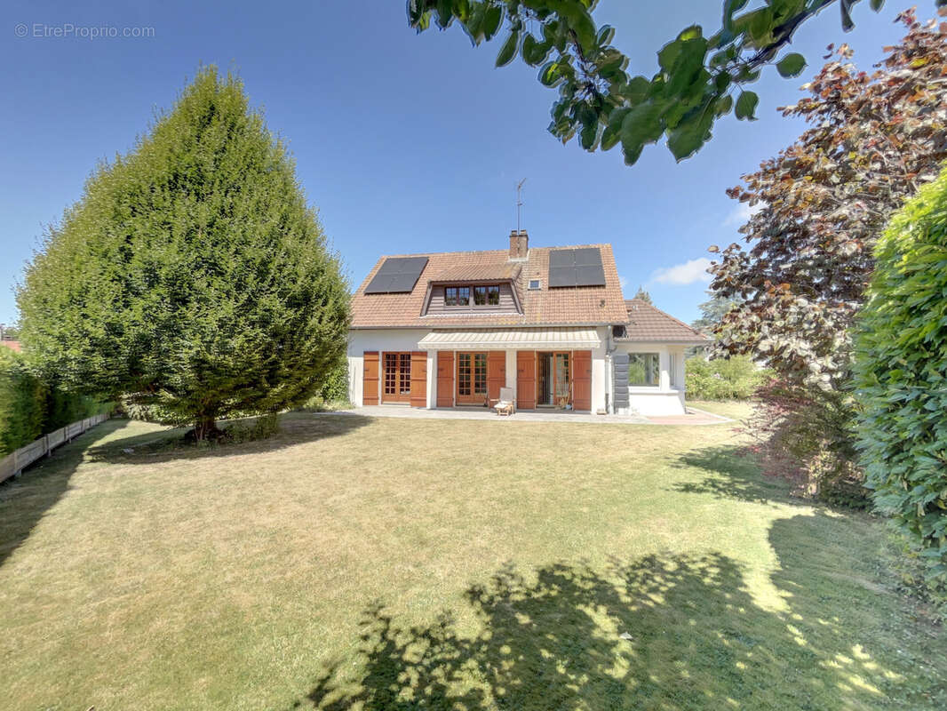 Nouveauté en exclusivité   maison familiale dans un quartier calme et recherché - photo 2
