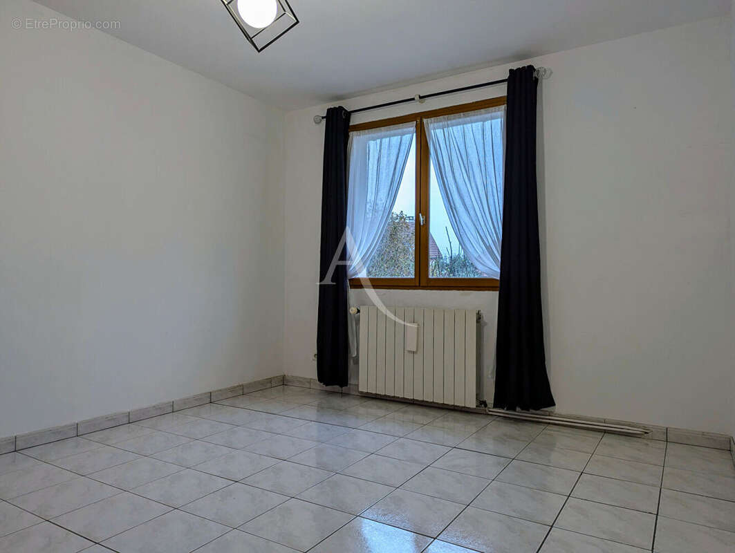 Maison à VAIRES-SUR-MARNE