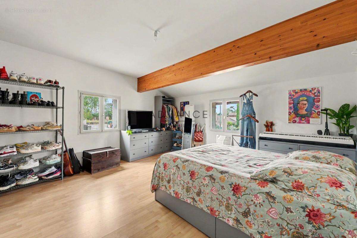 Maison T3 de 98 m² à Saint-Jory – Rénovation récente, lumineuse et proche du canal du Midi - photo 9