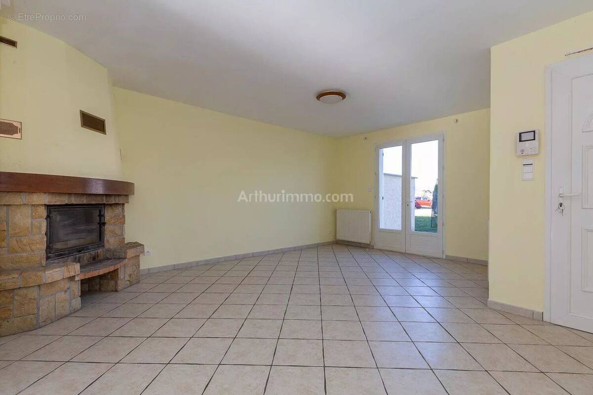 Maison à SAINT-SORLIN-DE-MORESTEL