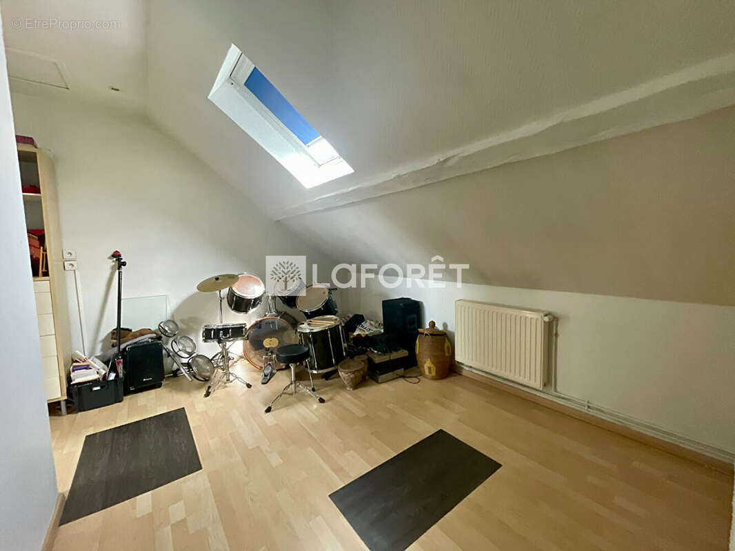 Maison de caractère avec 5 chambres, jardin et deux garages - Rare à la vente - photo 12