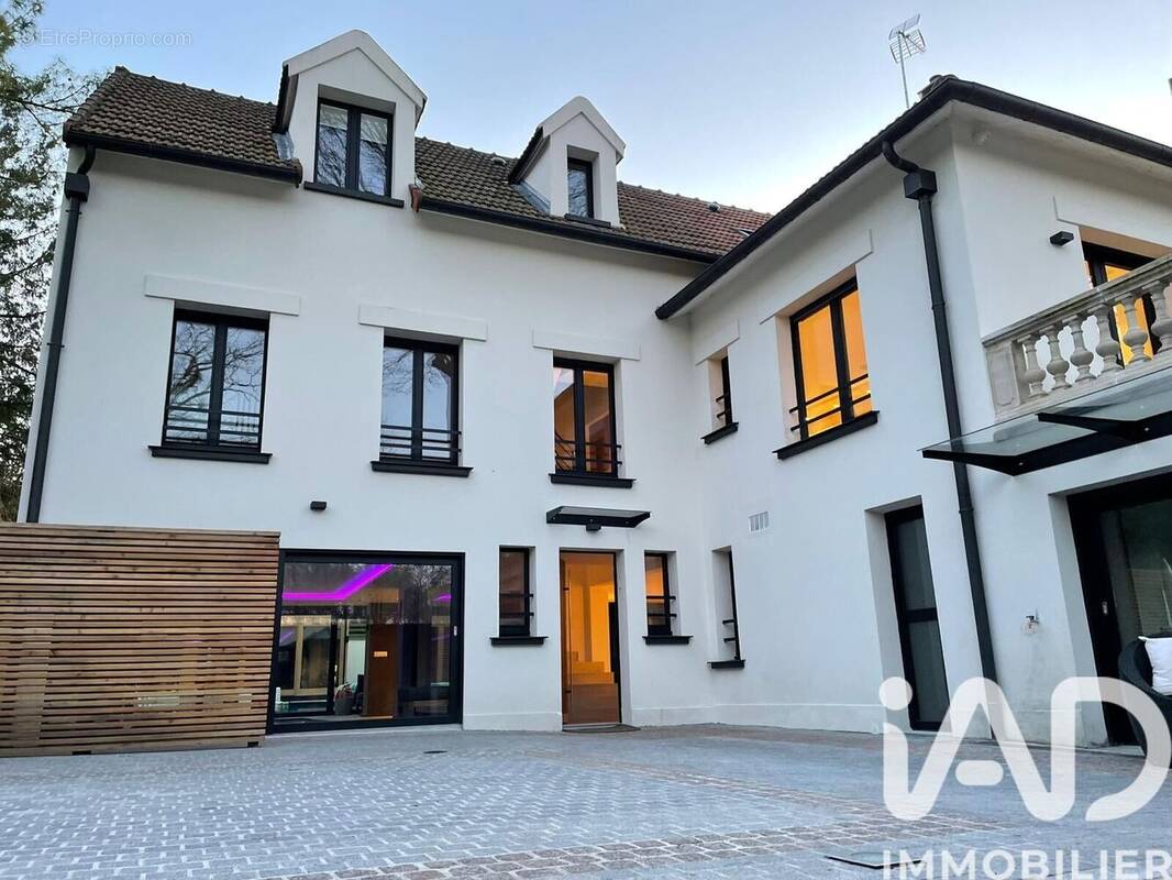 Photo 1 - Maison à SAINT-MAUR-DES-FOSSES