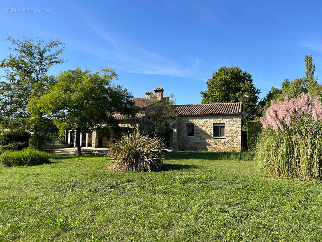 Maison à EYRAGUES
