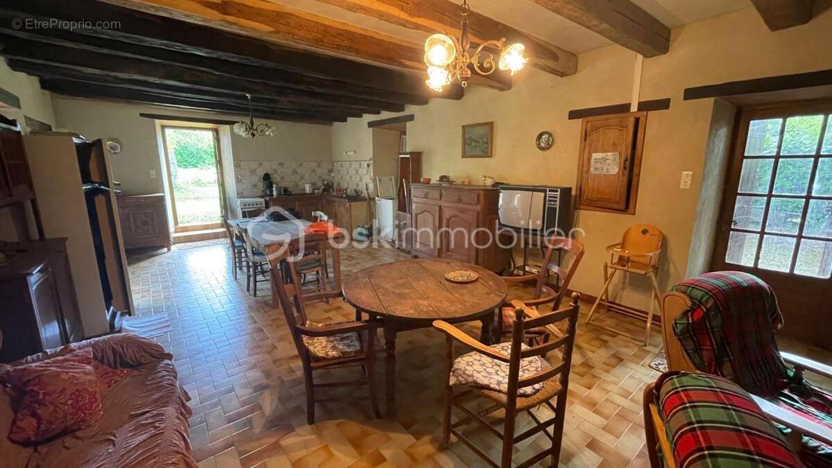 Maison à PRESSIGNAC-VICQ