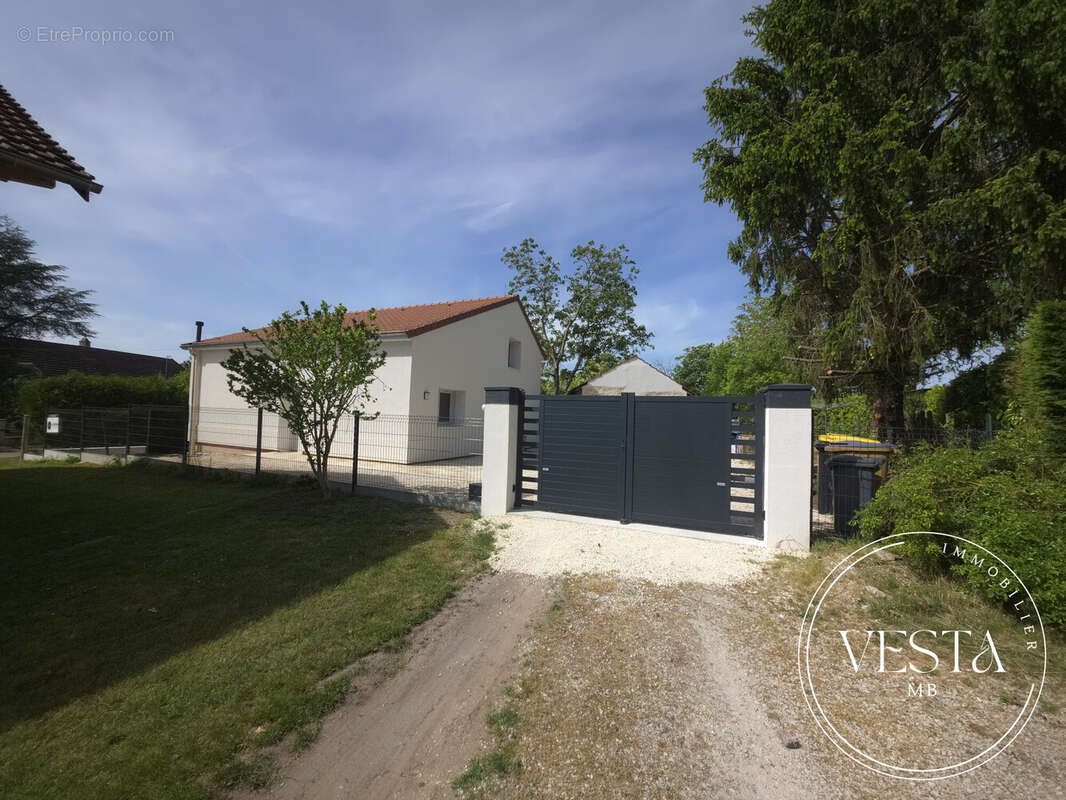 Maison à CHIVRES