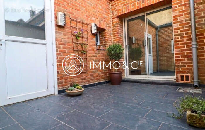 Maison à LA CHAPELLE-D'ARMENTIERES