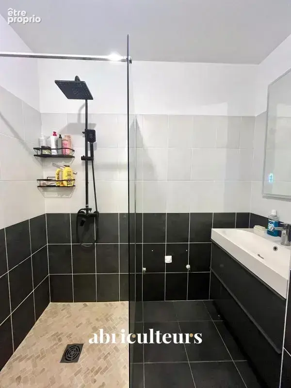 Gardanne (13120) : Appartement T3 en rez-de-jardin avec terrasse et box fermé - photo 10