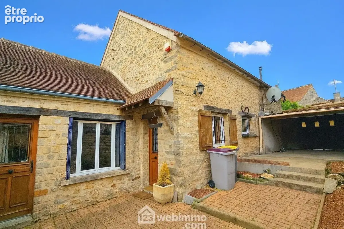 Venez découvrir cette maison en pierre de 118 m².