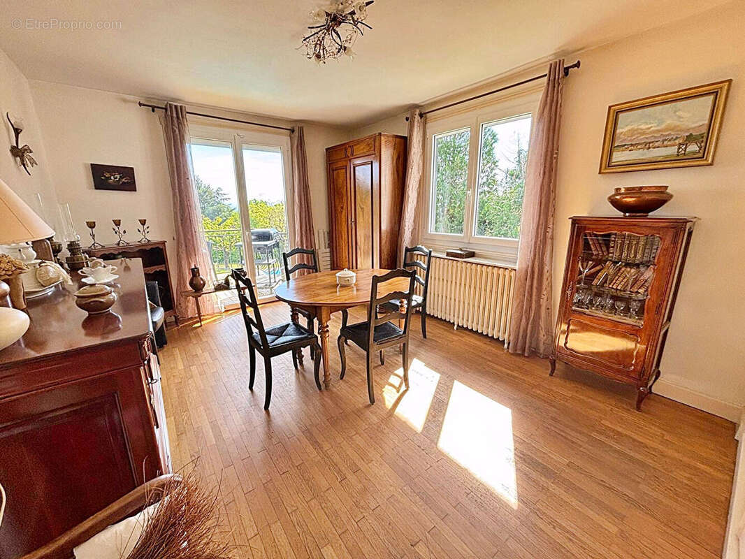 Maison à RENAISON