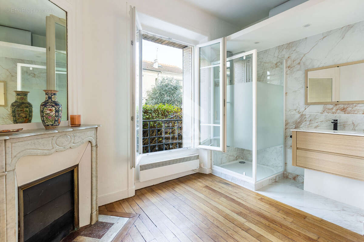 Appartement à COURBEVOIE