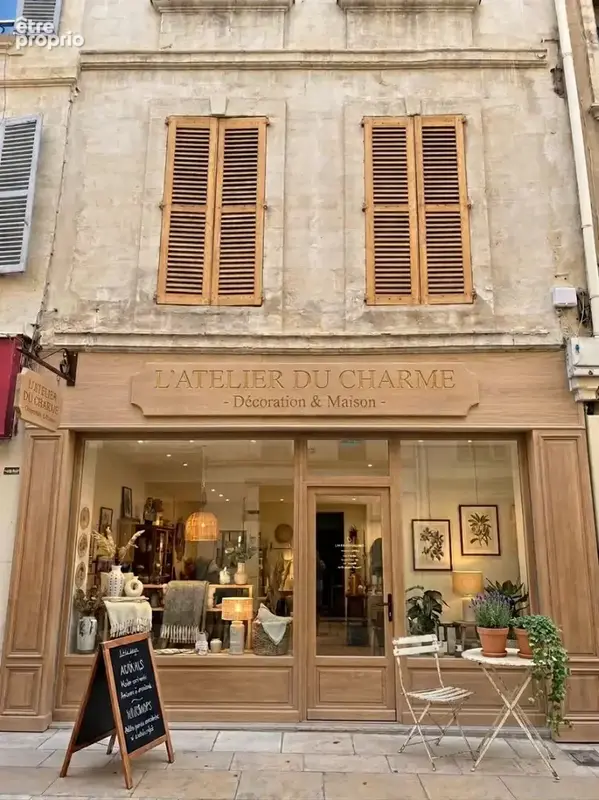 Avignon zone piétonne. Local commercial 60 m2 avec grande vitrine - photo 8