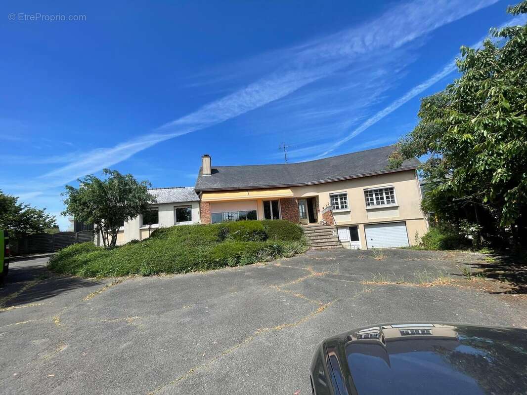 Maison 357 m² à Laval  - photo 2