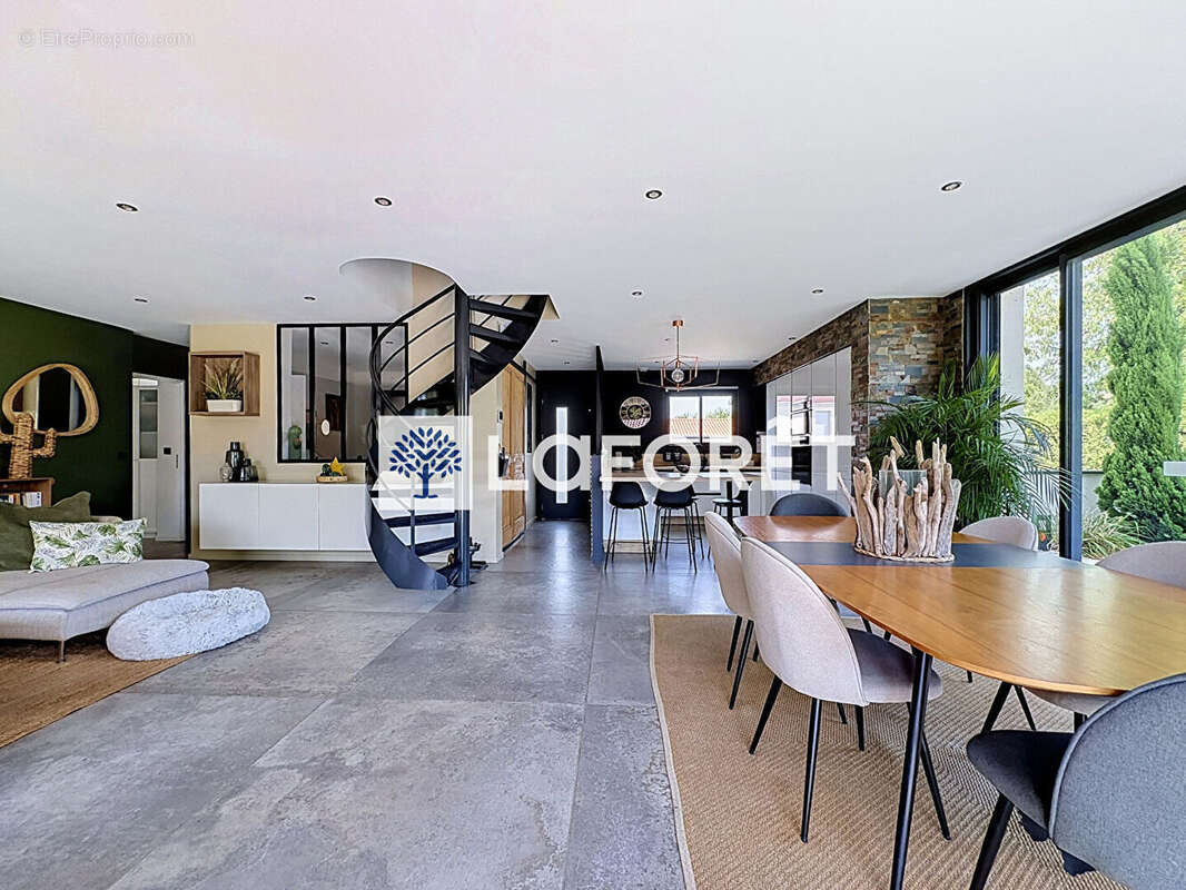 Villa Mas Rillier 5 pièces 145.30 m² avec jardin, piscine et garage - photo 3