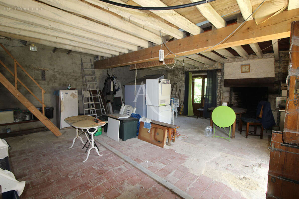 maison/grange  a restaurer - photo 2