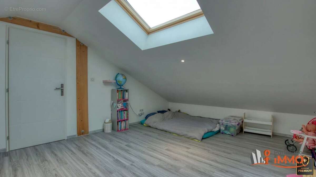 Appartement à VEAUCHE