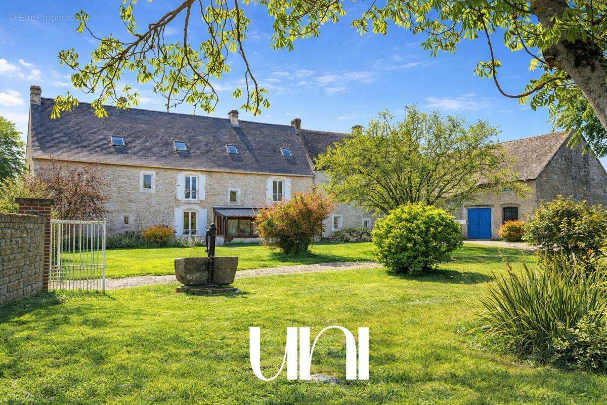 Maison à MEZIDON-CANON