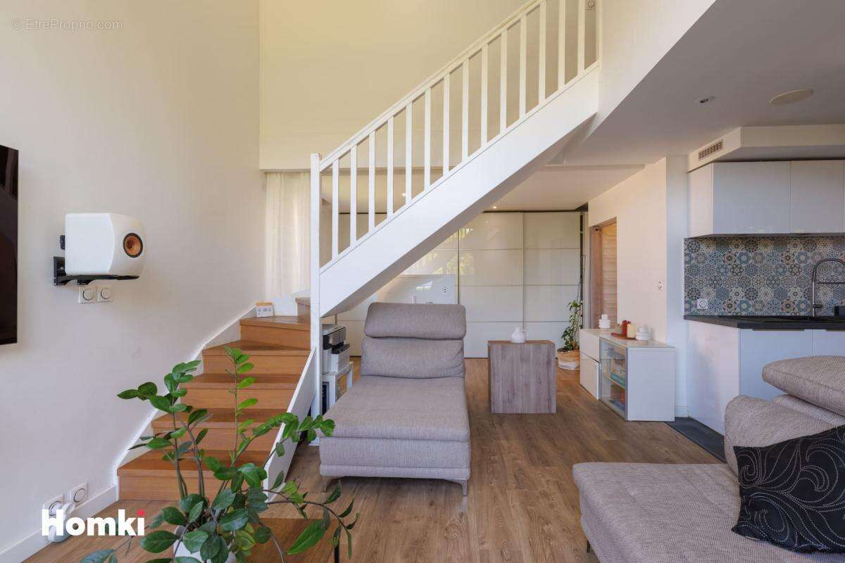 COUP DE CŒUR GARANTI — Duplex T5 atypique 104 m²  Terrasse  Vue Parc  Saint-Priest, Rue Claude Berri - photo 3