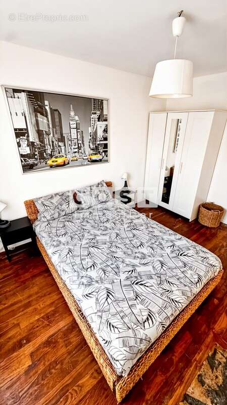 Appartement à COURBEVOIE