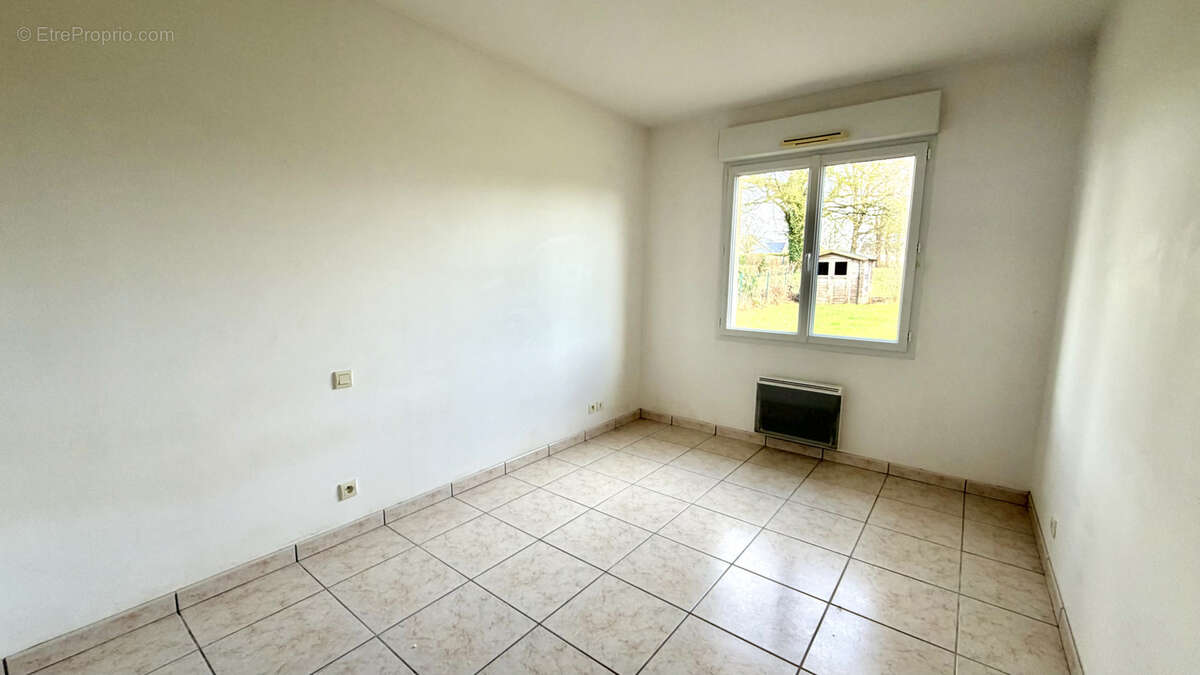 Maison à SAINT-CLEMENT-DE-LA-PLACE