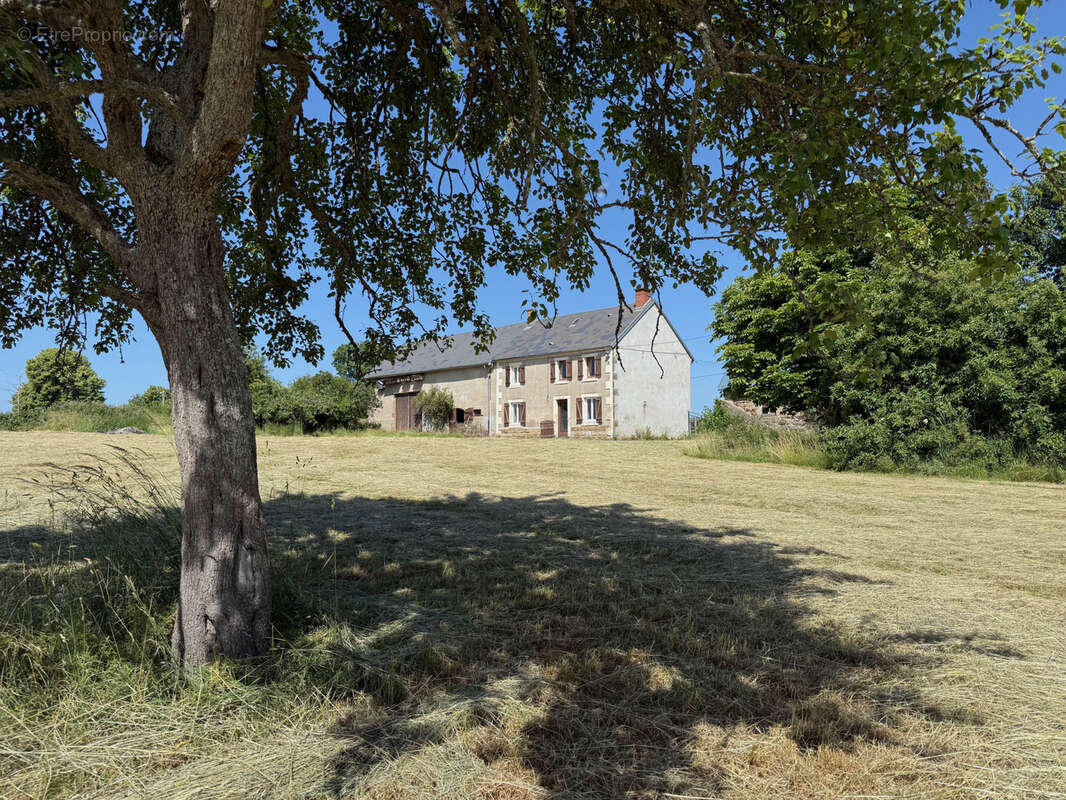 Maison à SAINT-JULIEN-LA-GENESTE