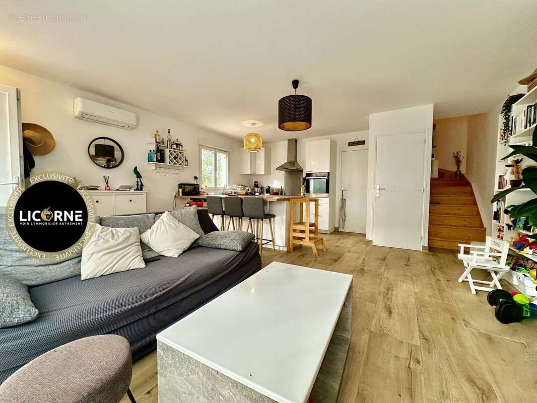 Appartement à LE PUY-SAINTE-REPARADE