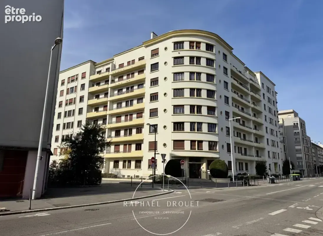 Lyon 8 – 95 m² au dernier étage, balcon et cave - photo 4
