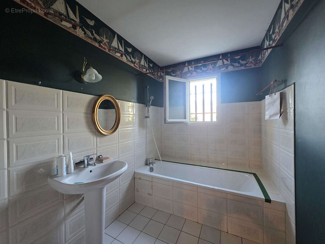 Maison à SAINT-LAURENT-DE-LA-PREE