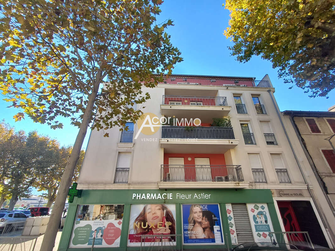 Hyper centre la crau - local commercial loue 332m2 - photo 2