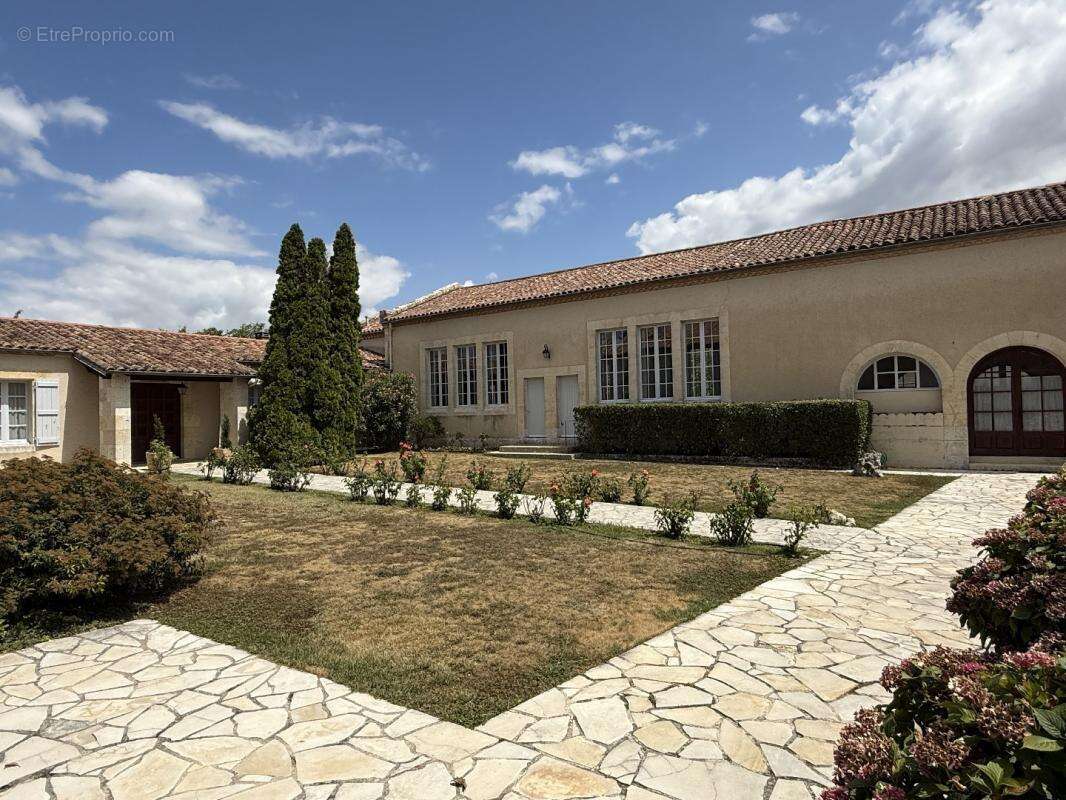 Maison à LA ROMIEU