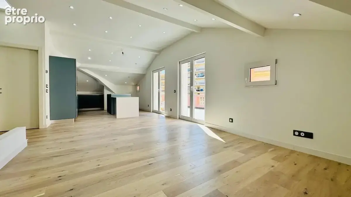Menton centre, bien d’exception, dernier étage, terrasse ensoleillée de 38 m² - photo 9