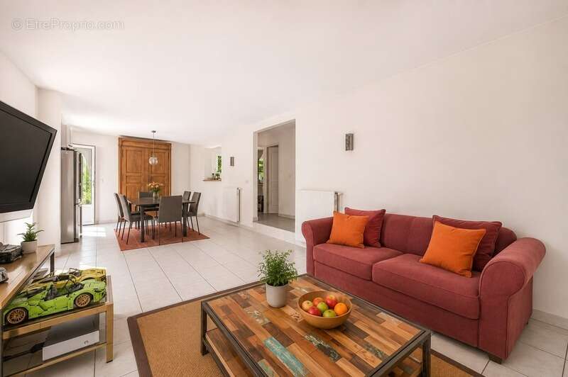 Maison familiale atypique de 170 m² avec jardin, terrasse et garage double – Collonges-au-Mont-d'Or - photo 2