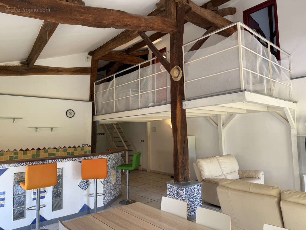 Maison à LA ROCHE-CHALAIS