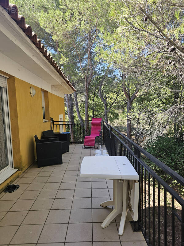 Appartement à LA ROQUE-D'ANTHERON
