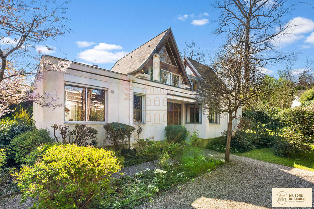 Zaha - Maison d'architecte à vendre au Hameau de la Jonchère à Rueil-Malmaison - photo 3
