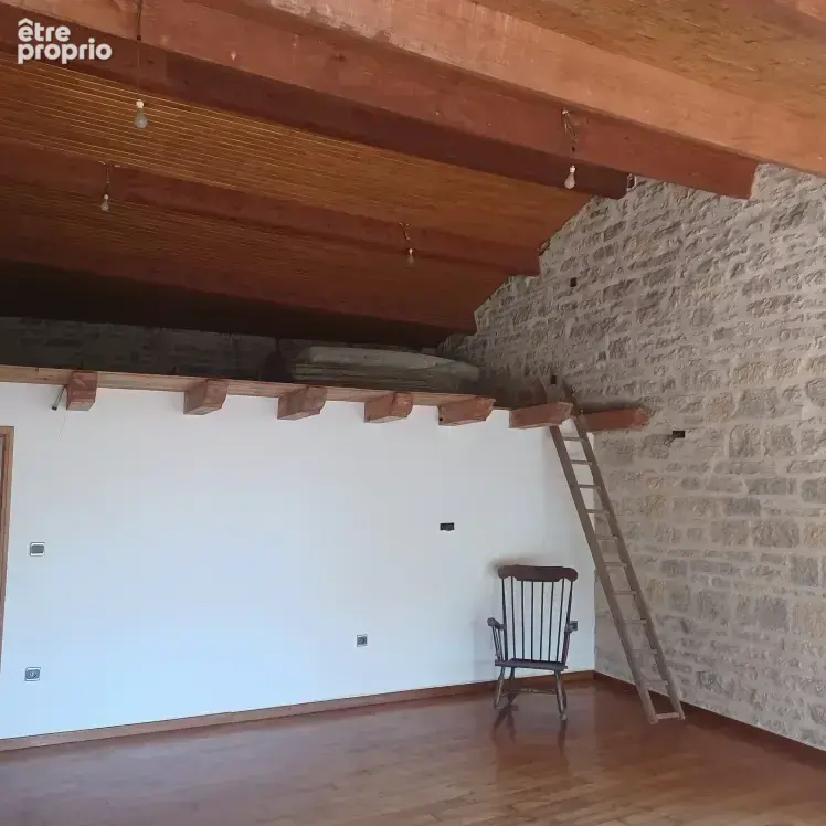 Maison de caractère  en pierre en cours de rénovation sur 380 m2 de terrain - photo 5