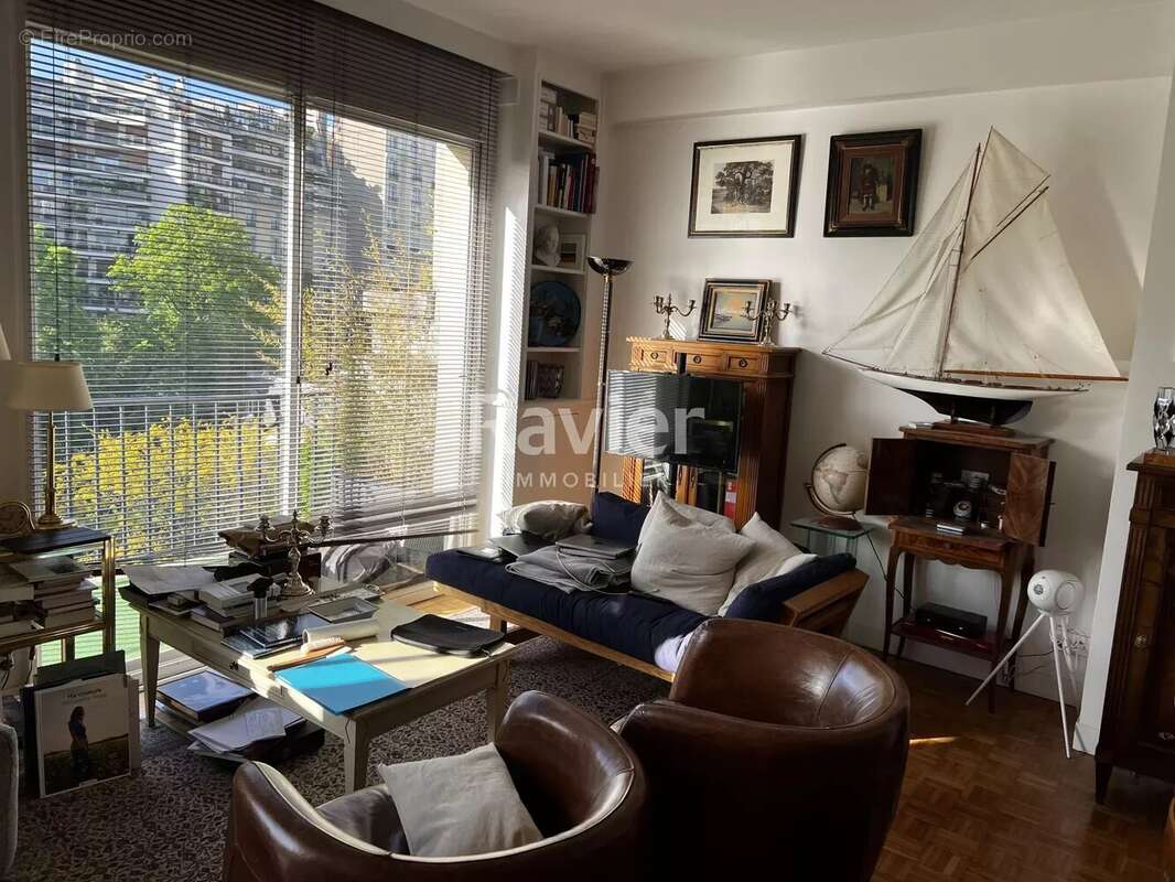 Appartement à PARIS-16E
