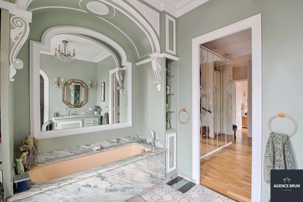 Maison à SAINT-MAUR-DES-FOSSES