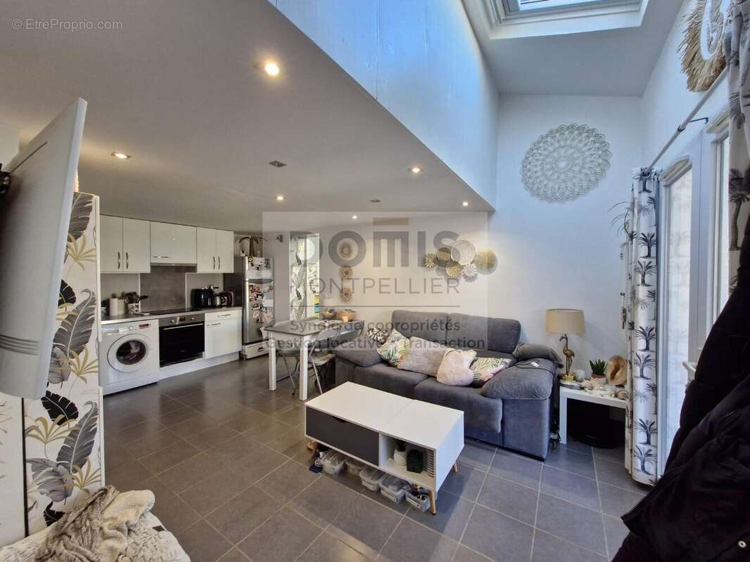 Maison à VIC-LA-GARDIOLE