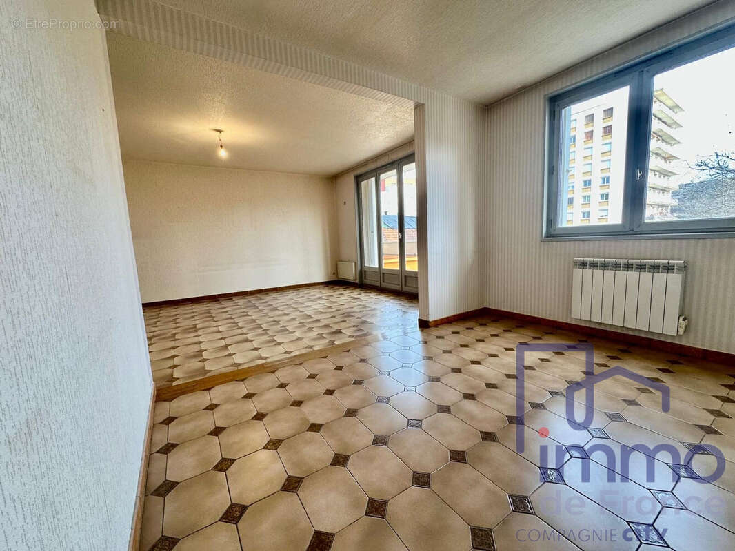 Appartement à SAINT-ETIENNE