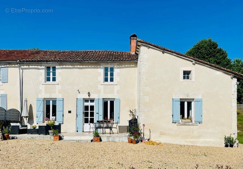 Maison à AUBETERRE-SUR-DRONNE