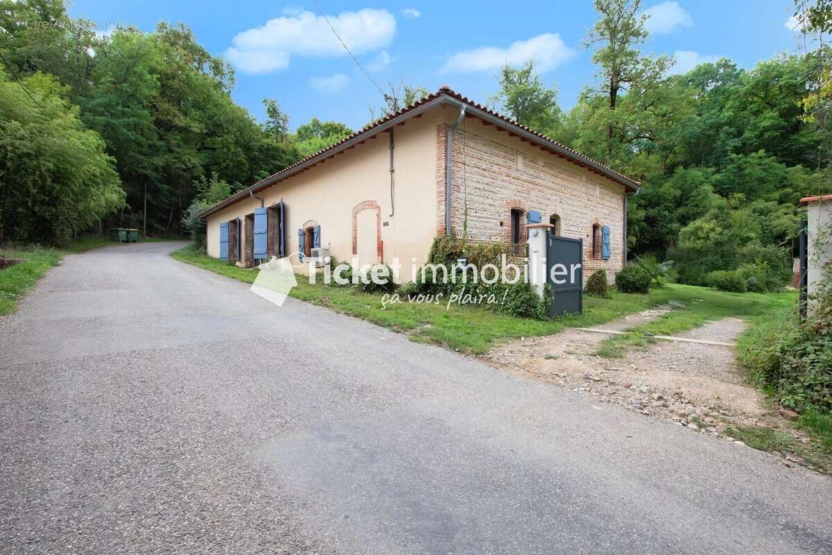 Maison à MONTAIGUT-SUR-SAVE