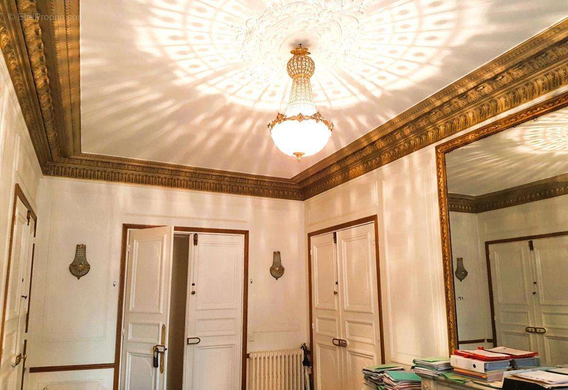 Commerce à PARIS-9E