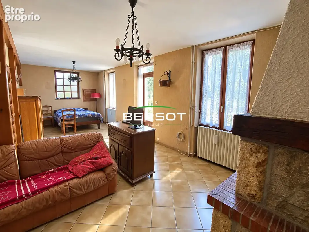 Maison 5 chambres avec dépendances et terrain de 1 407 m² - photo 3