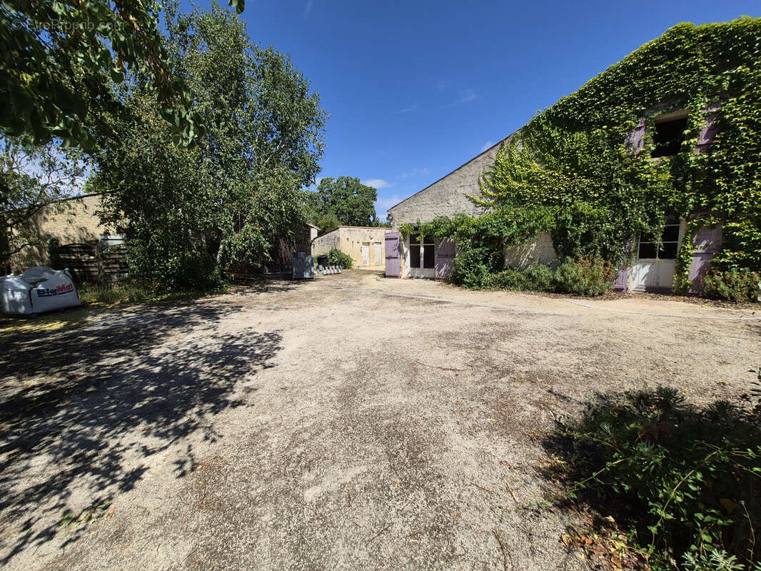 Maison en pierre à rénover - photo 3
