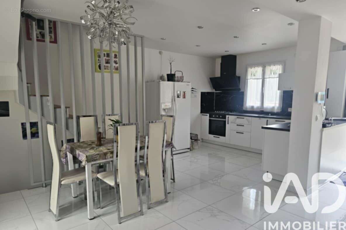 Maison 125 m² à Cezy  - photo 2