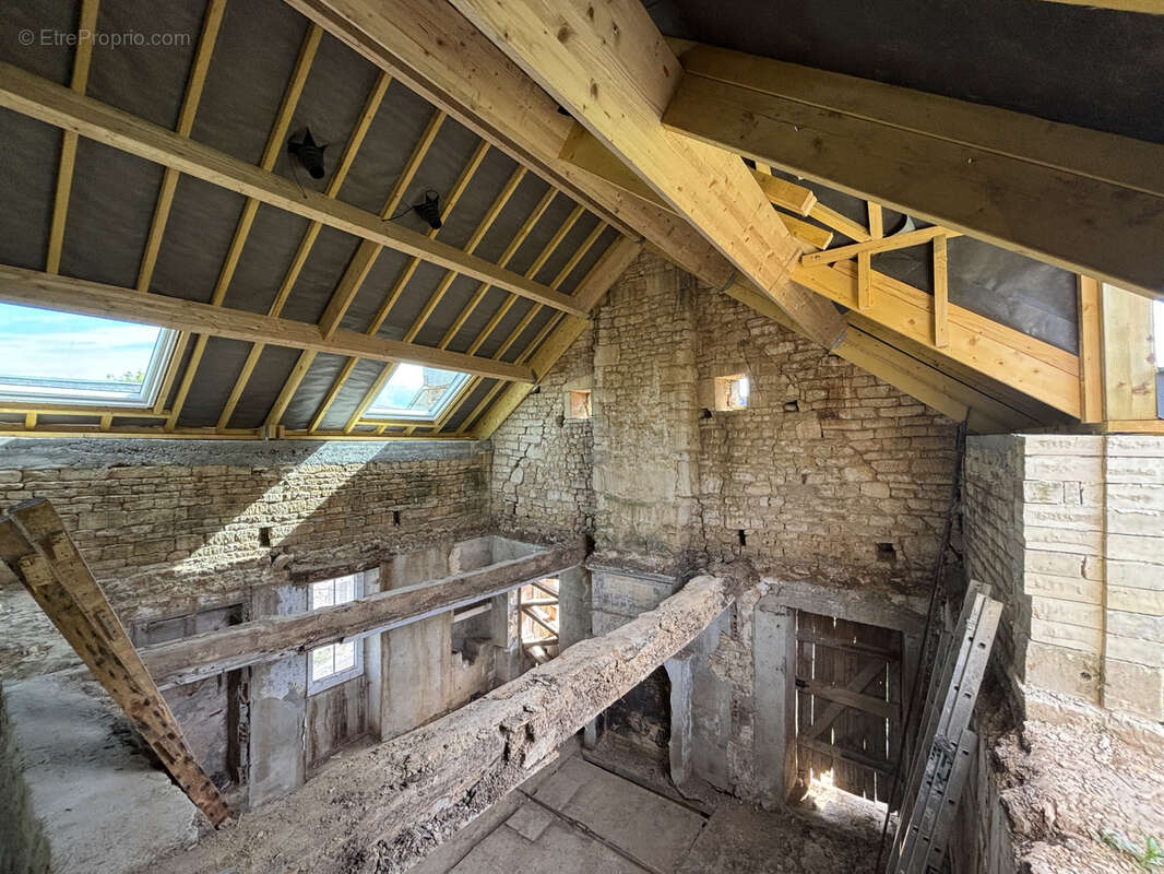 Maison en pierre à rénover - photo 2