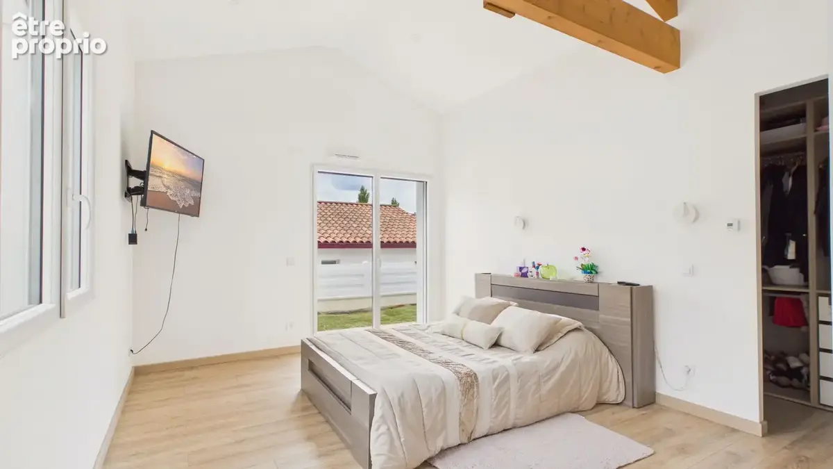 Au calme, idéale en toute saison, récente contemporaine de plain-pied de 157 m2 avec  garage/atelier - photo 8
