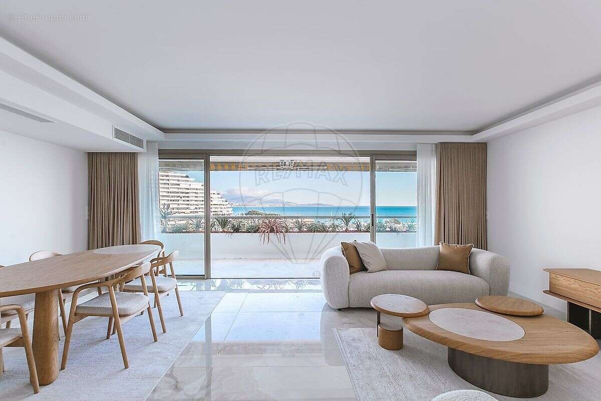 Appartement à VILLENEUVE-LOUBET