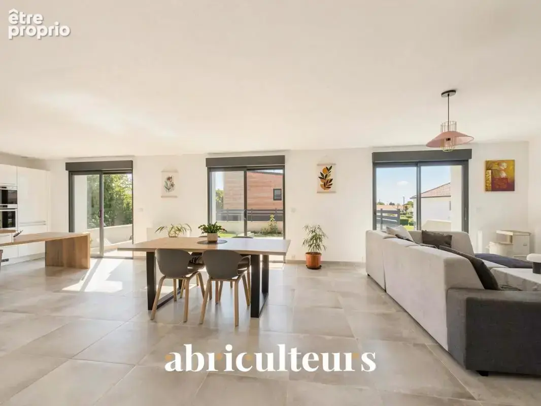 Spacieuse maison de 220 m² prête à vivre en vente à Couëron bourg (44220) - photo 4